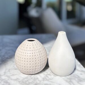 White Ceramic Vases (set of 2) plants 🪴 🌹 🌺 and flower holder-minimalist white